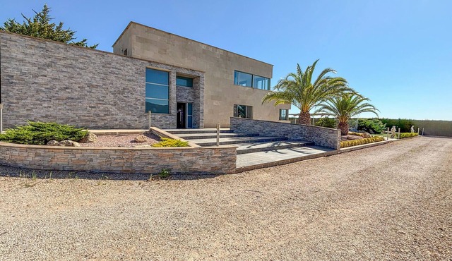 Gorgeous home in Yecla