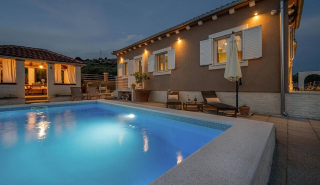 Gorgeous home in Zaboric with private swimming pool, can be inside or outside