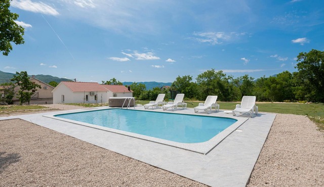 Gorgeous home in Zavojane