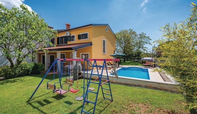 Gorgeous home in Zminj