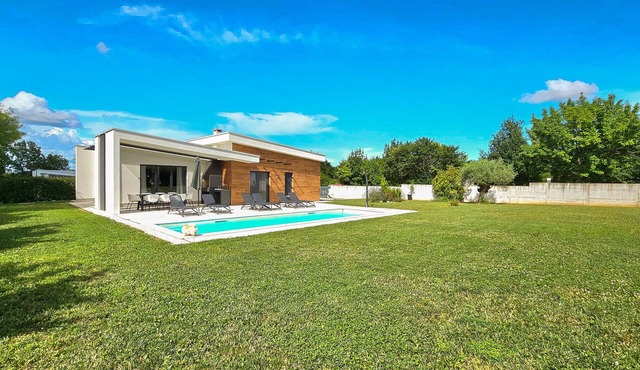 Gorgeous home in Zminj