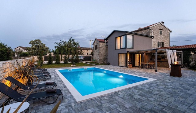 Gorgeous home in Zminj with sauna