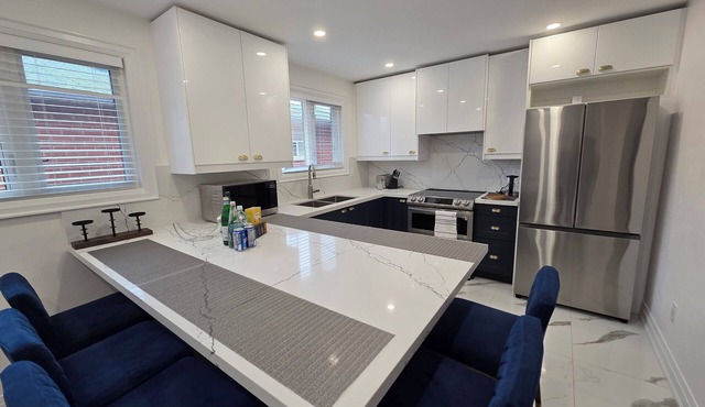 Gorgeous Home near Pearson Airport, FIFA stays