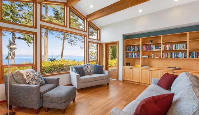 Gorgeous home on 10 acres with amazing ocean view