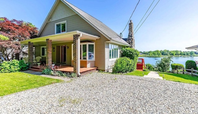 Gorgeous home on Wolf Lake with beautiful views for a large group