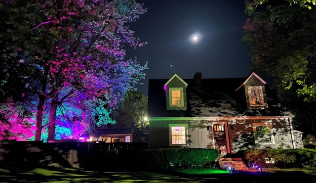 Gorgeous home outdoor covered bar & minutes from floats, cliffs, tubing