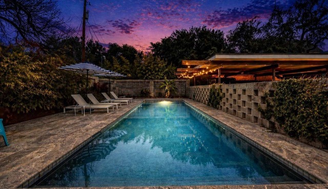 Gorgeous Home & Pool + Close to DT - Windsor Place