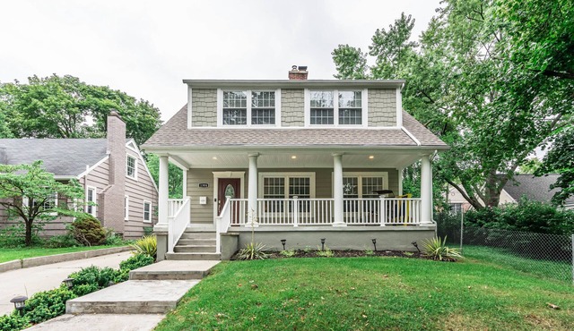 Gorgeous Home Steps From the BIG HOUSE!
