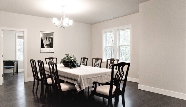 Gorgeous home surrounded by woods near Redmond, family friendly, peaceful!