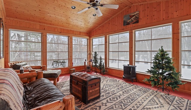 Gorgeous home within walking distance to restaurants and entertainment !