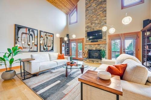 Gorgeous Home w/Mt Rainier Views: 4 Mi to Poulsbo