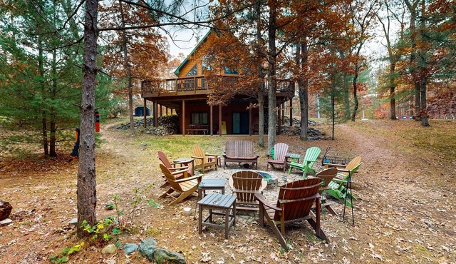 Gorgeous home w/shared dock and lake access - spacious deck and firepit