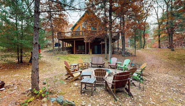 Gorgeous home w/shared dock and lake access - spacious deck and firepit
