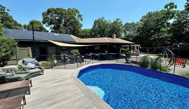 Gorgeous Home with a Pool and Hot Tub just minutes to all area beaches!