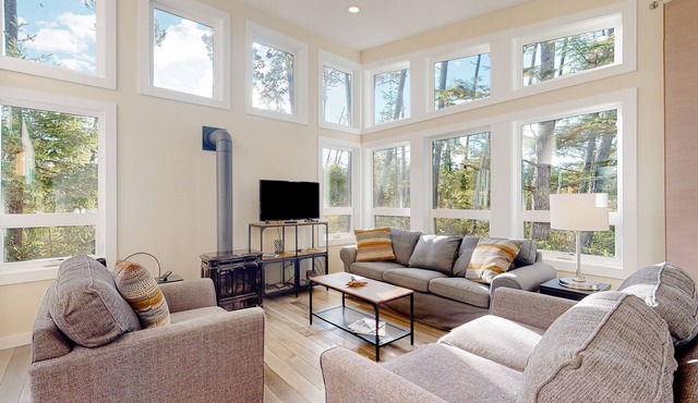 Gorgeous home with a gas grill, kitchen, washer/dryer, patio, & gas fireplace