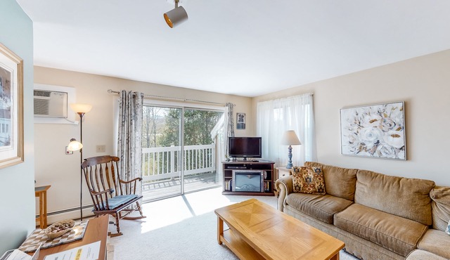 Gorgeous Home with Free WiFi, Electric Fireplace, & Shared Pool/Hot Tub