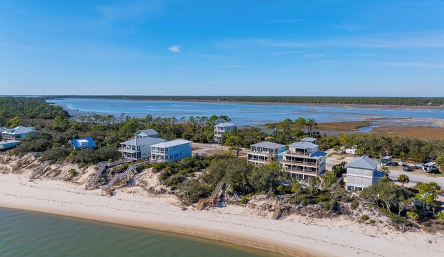 🌊Gorgeous Home with Great Amenities | Pet Friendly | Villa Laguna🌊