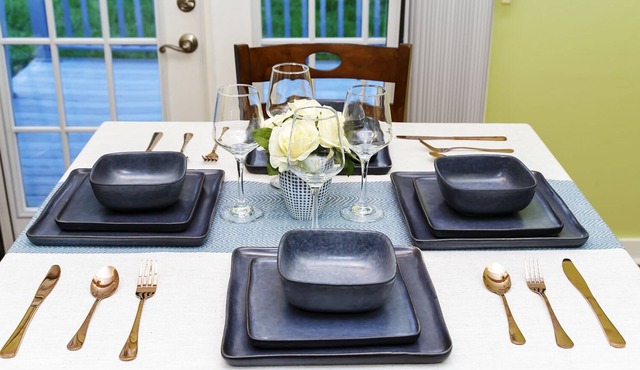 Gorgeous house, green yard, pet friendly, Gamedays+ Gads, close to UF + Santa Fe