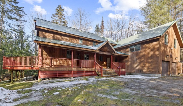 Gorgeous House next to a Brook, Hot Tub, Sleeps 20