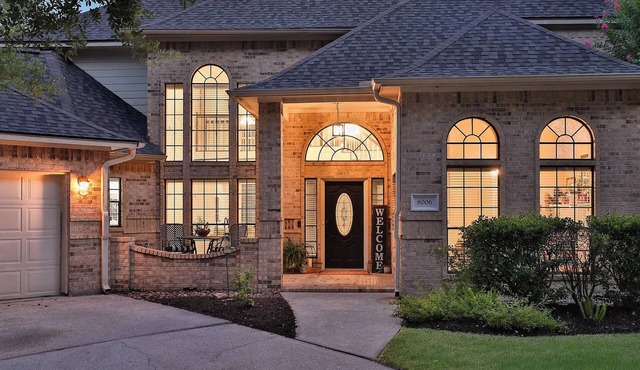 Gorgeous House on Golf Course with AC, WiFi, High Ceilings, Big Windows