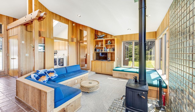 Gorgeous House with Ocean Views & Shared Pools plus Nearby Beach & Bluff Trail