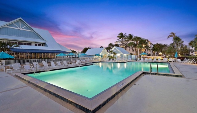 Gorgeous Jupiter Bay Resort villa, only steps to the beach and pool!