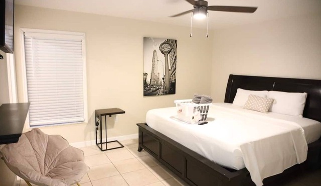 Gorgeous King Master Suite with Private Lavatory