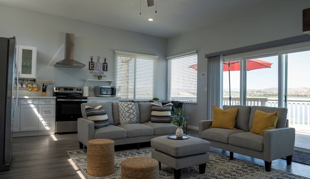 Gorgeous Lake Front Home w/Boat access Unit 2