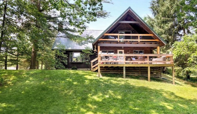 Gorgeous Lake Front 3-bedroom cabin on Seneca Lake perfect for relaxing getaways
