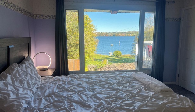 Gorgeous lake front and Amazing sunset . Retreat: Fun, Relaxation, and Nature.
