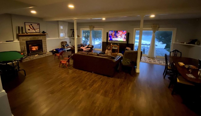 Gorgeous Lake Front Cottage for Large Families - Sunsets for Days