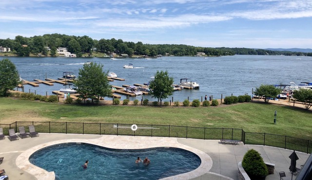 Gorgeous lake front condo w/large balcony & views!