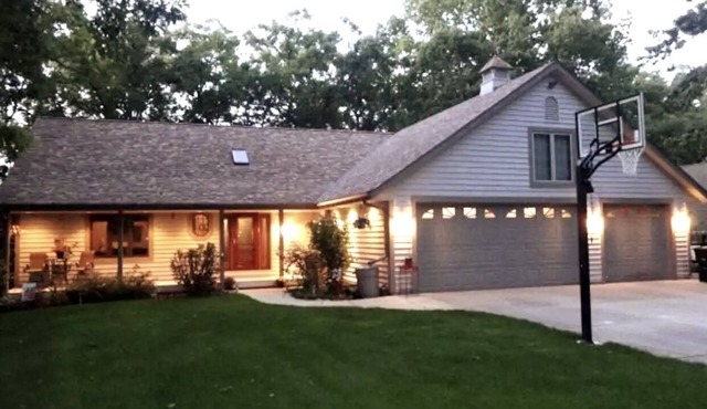 Gorgeous Lake Home Retreat!!