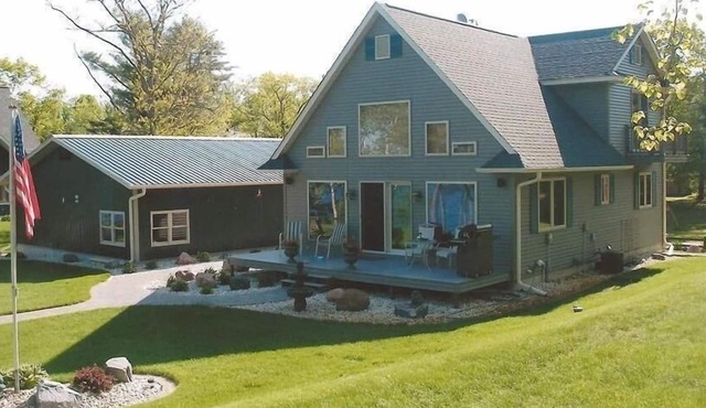 Gorgeous Lake Home with a Pontoon Available for rent