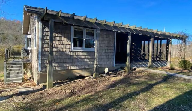Gorgeous Lake House with In-ground pool