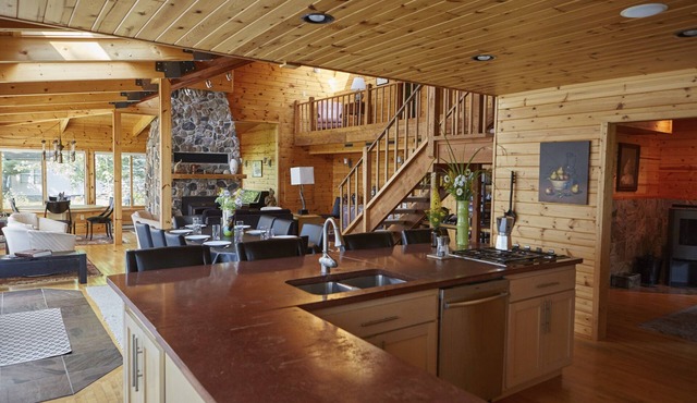 Gorgeous Lake Retreat