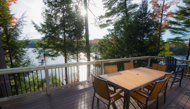 Gorgeous Lake Side Escape Near The White Mountains Of NH