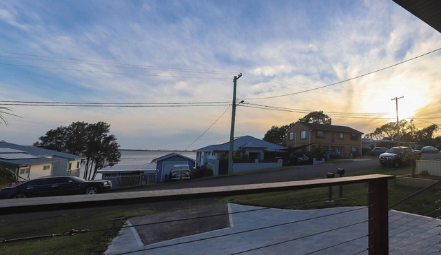 Gorgeous Lake Views, Ground Level - Central Coast