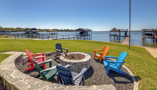 Gorgeous Lakefront Home w/Private Dock & Deck