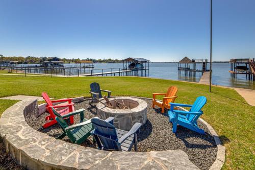 Gorgeous Lakefront Home w/Private Dock & Deck