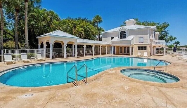 GORGEOUS - LAKEFRONT CARRIAGE HOME-1ST FLOOR LIVING-2 BED/2 BATH-2 POOLS