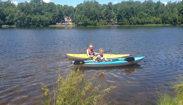 Gorgeous Lakefront Chalet on Lake Guenevere in Camelot Forest 4 Bedroom/3 Bath