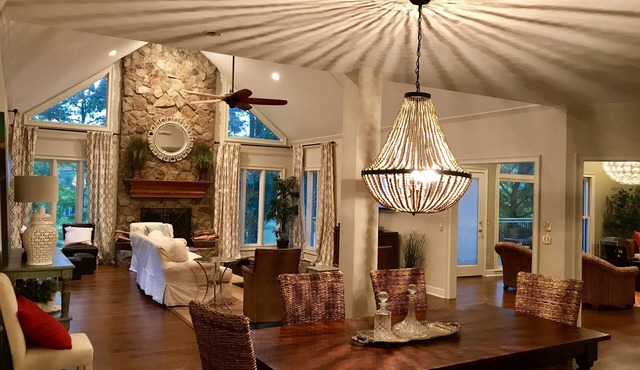 Gorgeous Lakefront Home at Reynolds- Paddleboard, Kayaks & More