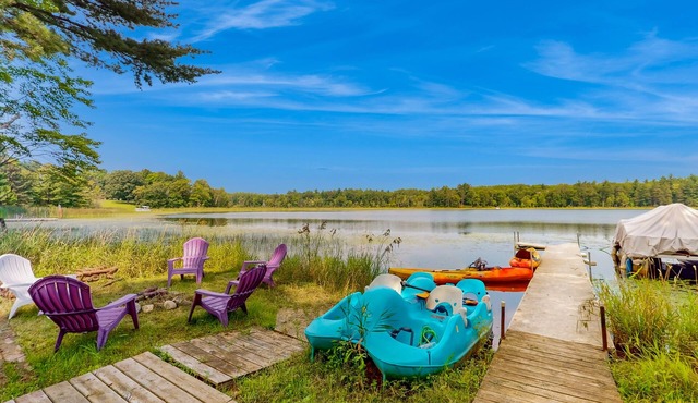 Gorgeous lakefront home w bunkhouse, private yard and large deck