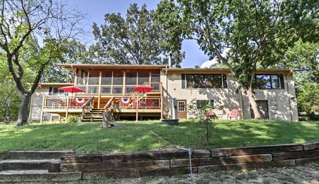 Gorgeous Lakefront Home in Hardy!