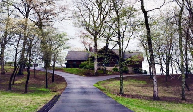 Gorgeous Lakefront Log Home w/Pool & Boat Dock on 3 Fenced Acres! Dogs Welcomed