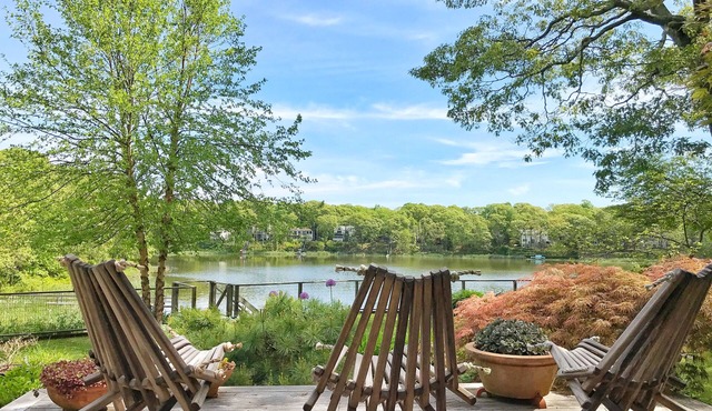 Gorgeous lakefront retreat