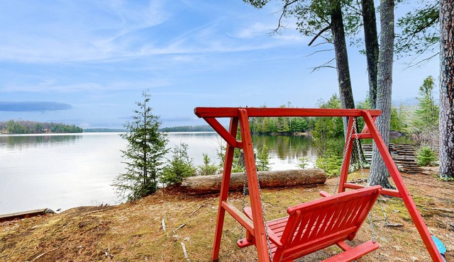 Gorgeous lakefront lodge with dock, deck, game room & firepit