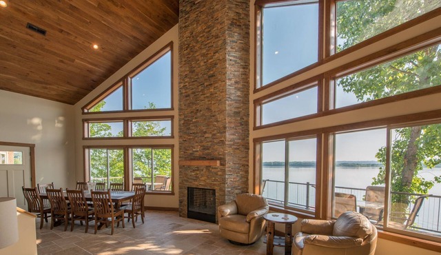 Gorgeous Lakefront Villa near the Smokies, On Douglas Lake!