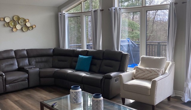 Gorgeous Lakehouse- sitting on 7 Acres - Near Trails- WiFi- Fireplace